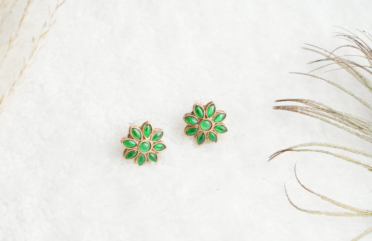 Anoma Traditional floral necklace set