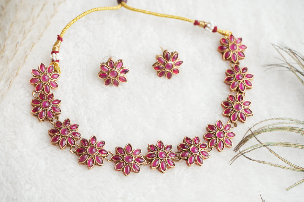 Anoma Traditional floral necklace set