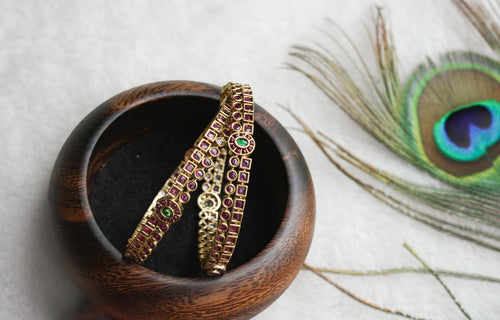 APARAJITHA KEMP -AD STONE BANGLES