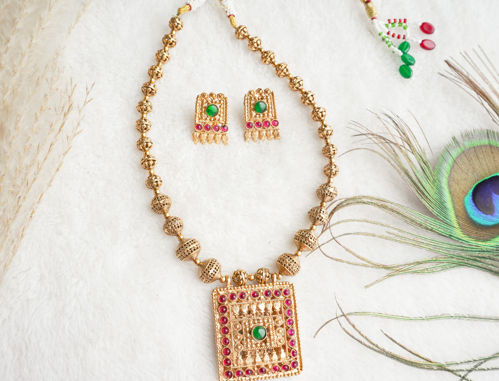 Girisha Interchangeable Traditional idol and non- idol long haram, with 2 sets of Earrings