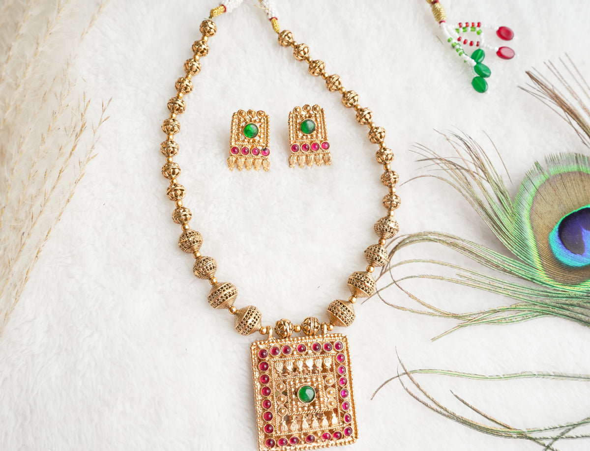 Girisha Interchangeable Traditional idol and non- idol long haram, with 2 sets of Earrings